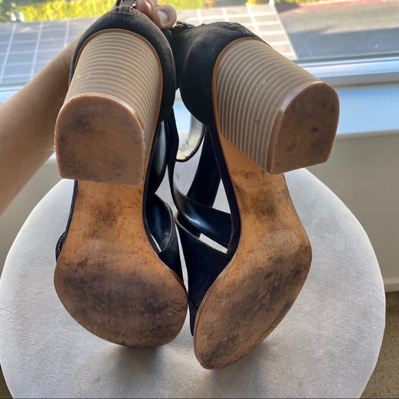 Strap Heels 💛 - Picture 4 of 4